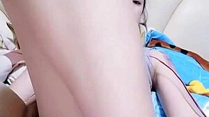 raw amateur fingers plunge deep in solo frenzy