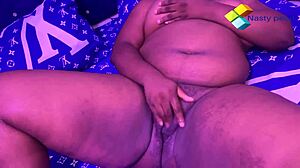 omg bend me over and fuck this wet pussy till i squirt everywhere 😩💦