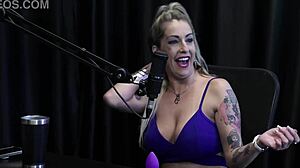 os clientes voltam porque ela se masturba desde nova, ate um ladrao de banco pagou com boquete - julia fontanelli no sheer red