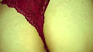 quieres ver como le lleno las nalgas de leche a mi esposa joven?