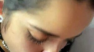 ei amor, olha minha diabinha fumando e batendo punheta no meu pau antes do boquete guloso??