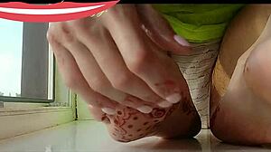 My oily legs foot massage without skirt feels so good