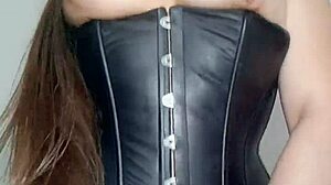 la dueña del bar penetrates huge pussy for stranger cock client... full xred!!