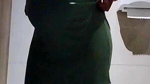 I'm flaunting my pregnant body in the mall bathroom