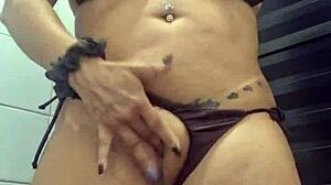 Blonde Friend's Bathroom Siririca Turns Me On Secretly