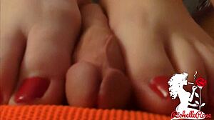amateur milf richelle rose gives cum-covered footjob in pov
