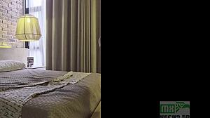 Esposa mexicana milf en lenceria folla monstruo verga frente a cornudo marido termina en trio caliente