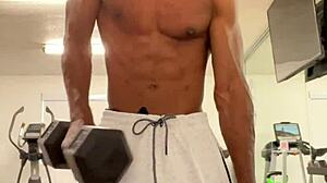 Skinny California College Hottie Works Out Neck Shoulders Public Gym