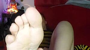 Hey foot freak come suck and worship my sexy Argentinian feet in leggings joi now