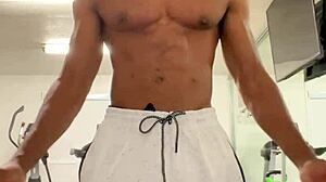 Skinny California College Hottie Works Out Neck Shoulders Public Gym