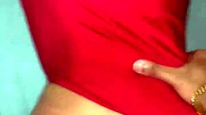 Famosinha casada sneaks bathroom fun with Flamengo player on vacation