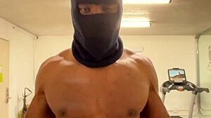 Skinny California College Hottie Works Out Neck Shoulders Public Gym