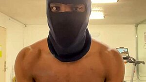 Skinny California College Hottie Works Out Neck Shoulders Public Gym