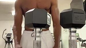 Skinny California College Hottie Works Out Neck Shoulders Public Gym