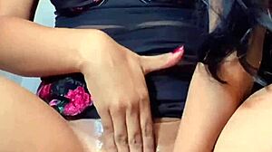 perdi a virgindade na punheta 🍆 vem ver essa rosa vermelha sangrando 😈