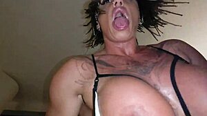 i gag on cock with my muscular deepthroat
