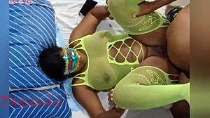 preta gostosa MOANS loud on thick pau dripping wet