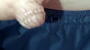 vuoi vedere il mio capezzolo da vicino mentre suono il piano?