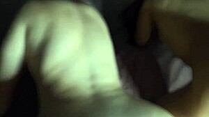 Mi hermanastra y su amiga ofrecen culos perfectos para bañar de leche en trío casero!