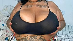 Safada peituda mary jhuana squirts hard with huge natural tits bouncing