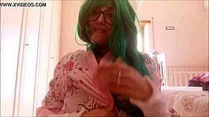 VINTAGE SLUT SPREADS ASS FOR DIRTY ANAL COCK POUNDING