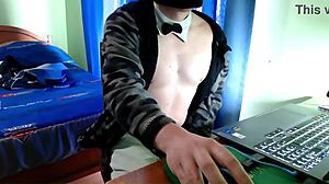 Sensual old babe masturbates hard cumming explosively on arnoldsylver chat