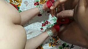 सौतेले भाई घर में अकेली लड़की की चूत चुदाई करता है बहन देखती रहती है