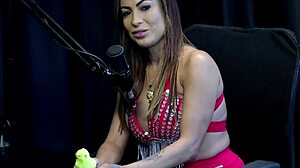 damn, she spilled her chance on gross fetishes, fucked an ex, shared fave foods and crushes 😏