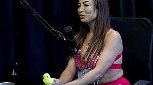 damn, she spilled her chance on gross fetishes, fucked an ex, shared fave foods and crushes 😏
