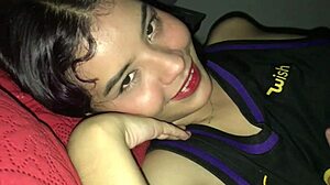 Hermosa Colombiana montando polla en hotel quieres verla gemir?