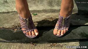 Sucking This Babe's Sexy Toes Hard!