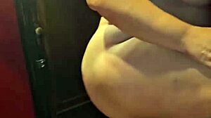 damn this thick milf's toes make me cum hard