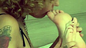 i want you running your tongue between my sexy toes goddess style
