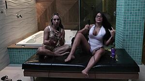 whoa bianca demarchi met pistolinha in bathroom loved navel licking sheer red 😘🛁💦