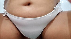 Paty Bumbum Vibrates Magic Wand To Intense Orgasm Consolo