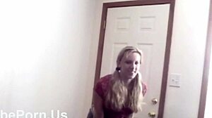 Horny babe feels intense lust sucking thick banana like a slut