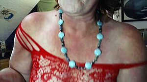 imagine my giantess lips wrapping this tiny guy while my huge tits hover