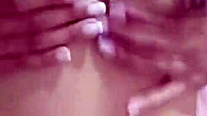 Quer ver ninfeta brasileira gozar na siririca com plug anal molhado?
