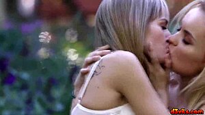 scarlett sage and river fox kiss grope eat pussy in garden face sitting