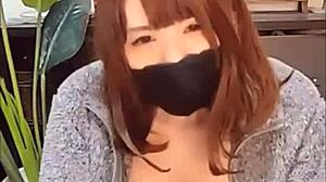 Travesti con orejas de gato se masturba en vivo en stream japonés
