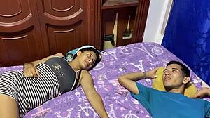 Seks sama teman terbaik pertama kali dan bikin aku muncrat.