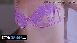 Styvmorfar fastnade i ligma. Styvdotterdottrar hjälper till att ta hand om honom.