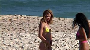 Esibizionismo Selvaggio sulle Spiagge di Rio de Janeiro! Credi a Questo Dilettante?