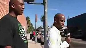 Len relaxujem, keď môj priateľ nie je doma, hrám si s mojou chlpatou pičou.