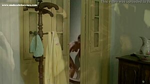 ว้าว ฉากเปลือยจาก Massacre in Dinosaur Valley 1985 กับ Suzane Carvalho!