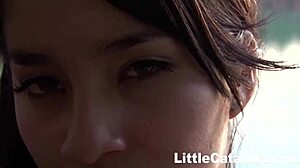 Kis Catalina nagy cicikkel maszturbál egyedül dildóval... ugh, olyan forró!