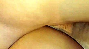 यंग गर्ल घर पर हार्डकोर एनल देसी एक्शन में बड़ा ब्लैक कॉक लेती है!