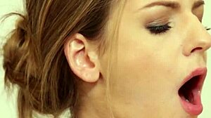 Živahna Italijanka Stella Cox piha soseda z neprimerljivo spretnostjo