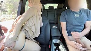 A muszlim feleségem első nyilvános kutyázós élménye kocsiban kint