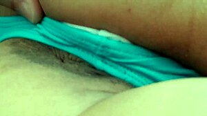 التجسس على مؤخرة صديقتي الآسيوية في تدليك خارجي عام